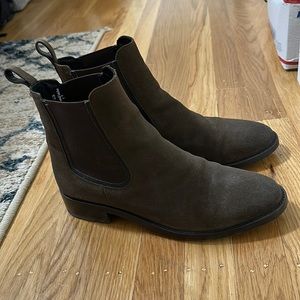 Hardly worn Thursday’s legend boot. Size 9 US